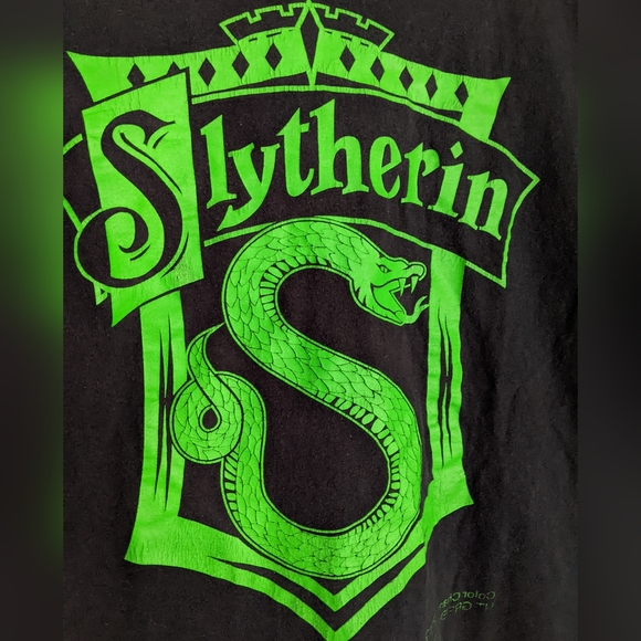 Men's / Unisex Large Gildan 100% Cotton Slytherin Graphic T-Shirt - Picture 2 of 6
